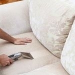 Как почистить светлый и темный диван без разводов от пятен и запаха