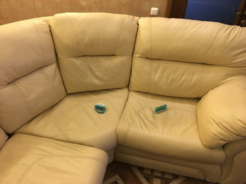 Угловой диван из кожзама экокожа