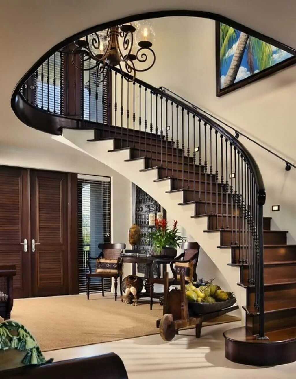 Овальные лестницы в частном доме