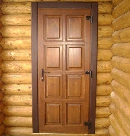 Входная дверь из массива сосны
