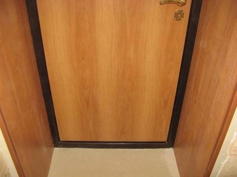 Порог для входной двери в квартире