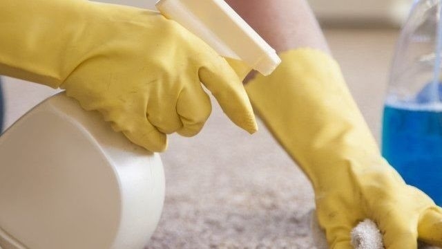 Чем отмыть краску с одежды от скамейки в домашних условиях, как вывести и отстирать пятна