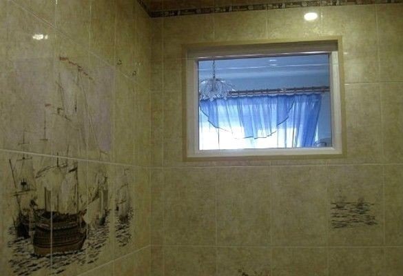 Окно между ванной и кухней в хрущевке