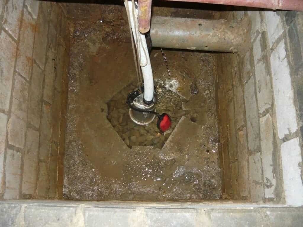 Дренажный приямок в подвале для откачки воды
