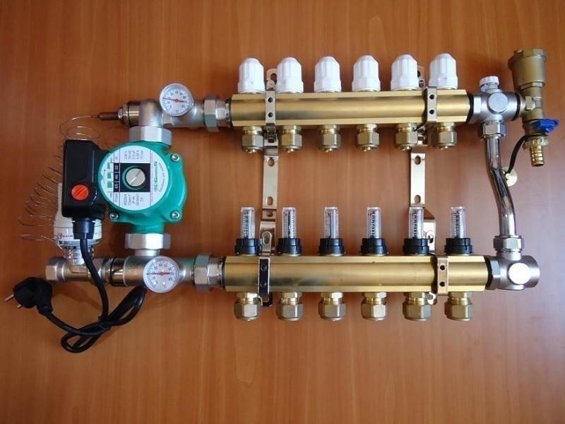 Коллектор гребенка для водяного отопления пола