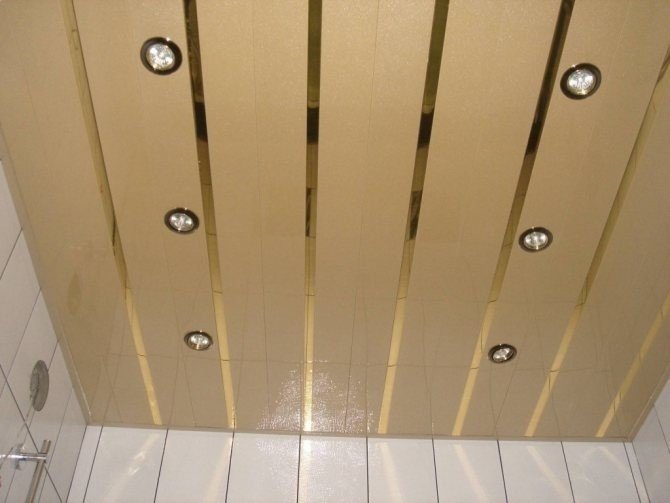 Правила монтажа реечного потолка в ванной