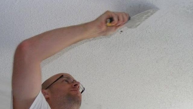 Как быстро смыть побелку с потолка