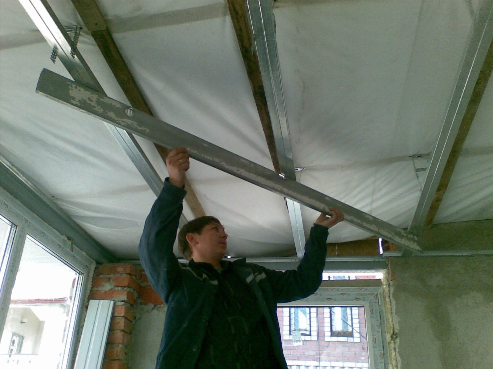 Монтаж металлического сайдинга на потолок