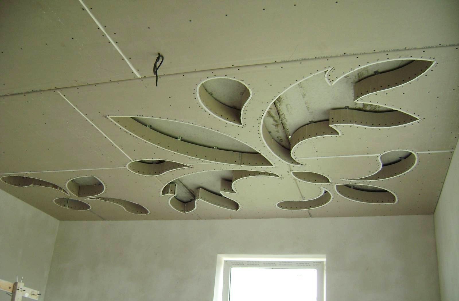 Узоры из гипсокартона на потолке