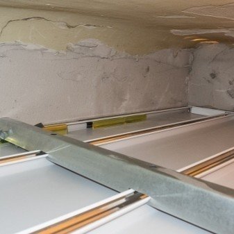Подвесной потолок реечный алюминиевый монтаж