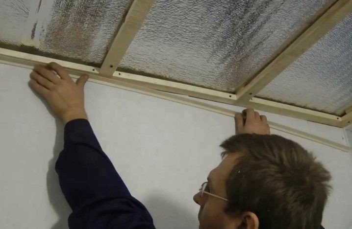 Монтаж панелей пвх на потолок своими руками на деревянную обрешетку