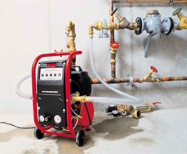 Пневмо-гидравлическое оборудование для промывки систем отопления