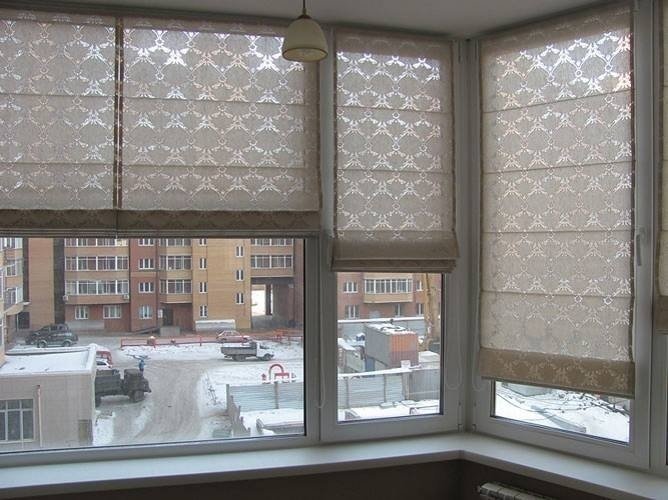 Рулонные шторы для балкона бежевые