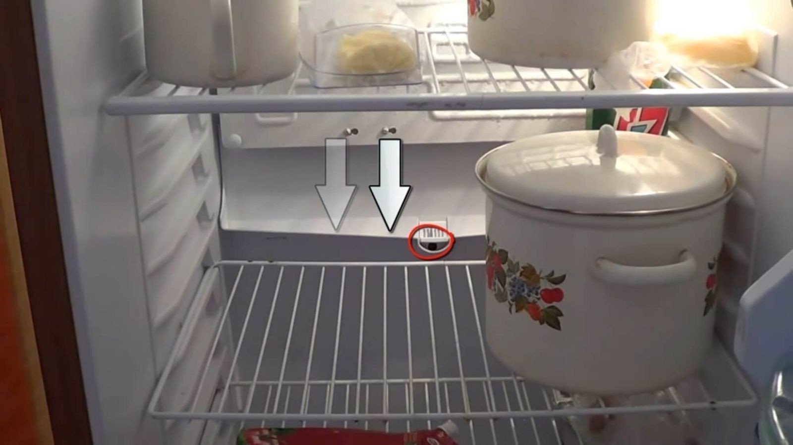 Дренажное отверстие в холодильнике
