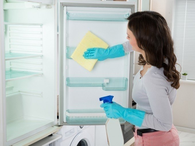 Помыть холодильник снаружи белизной