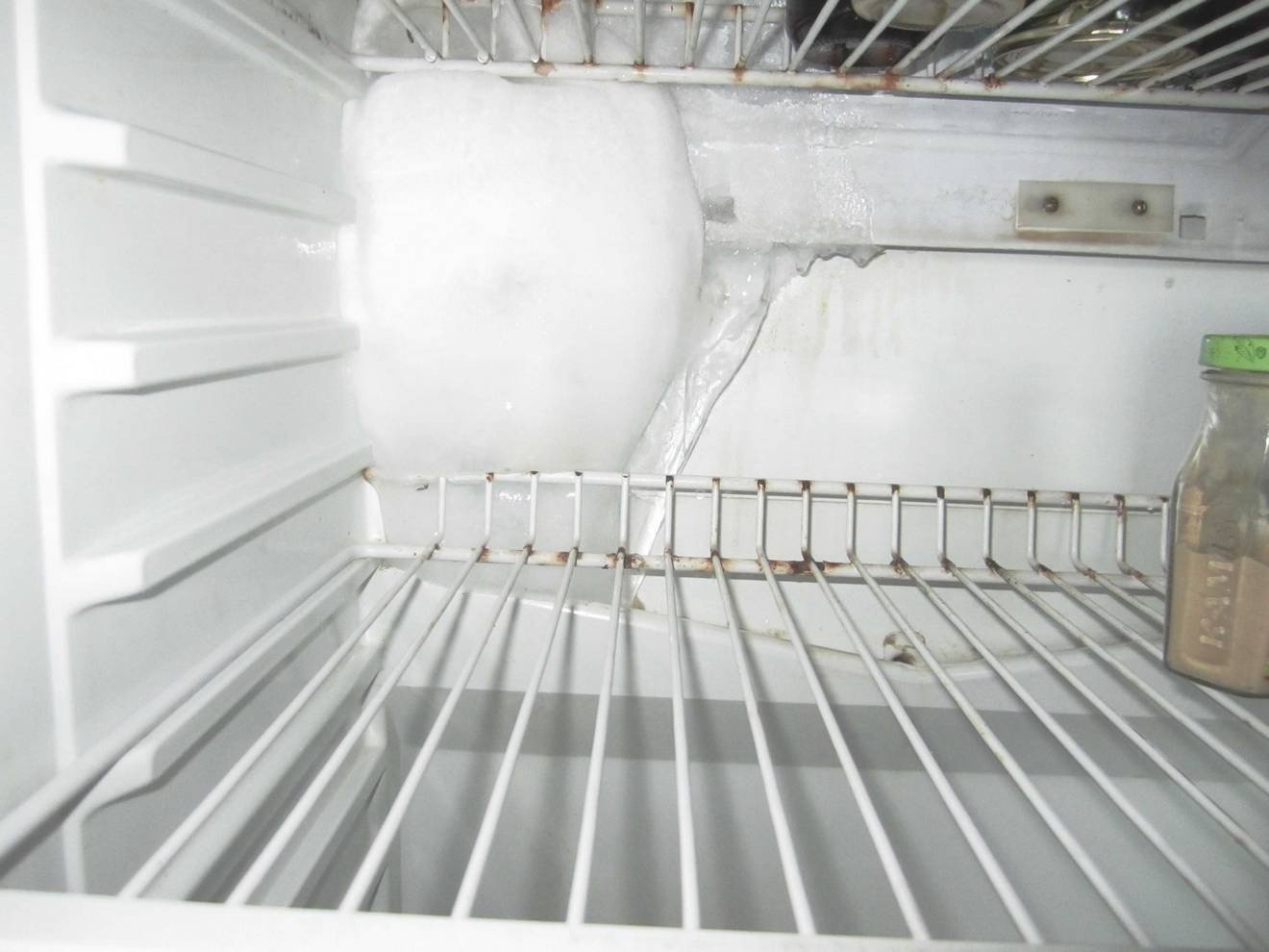 Холодильник атлант внутри морозилка