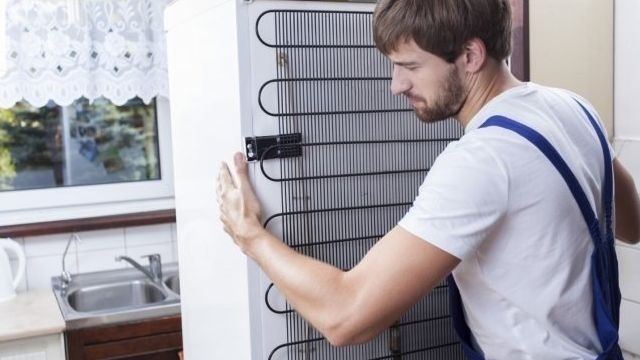 Почему стучит холодильник при выключении и работе
