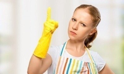 Домохозяйка в перчатках