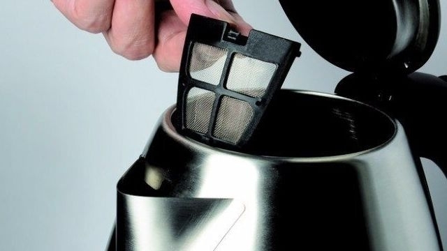 Как очистить электрический чайник от налета и накипи