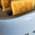 Как почистить тостер внутри от крошек и нагара