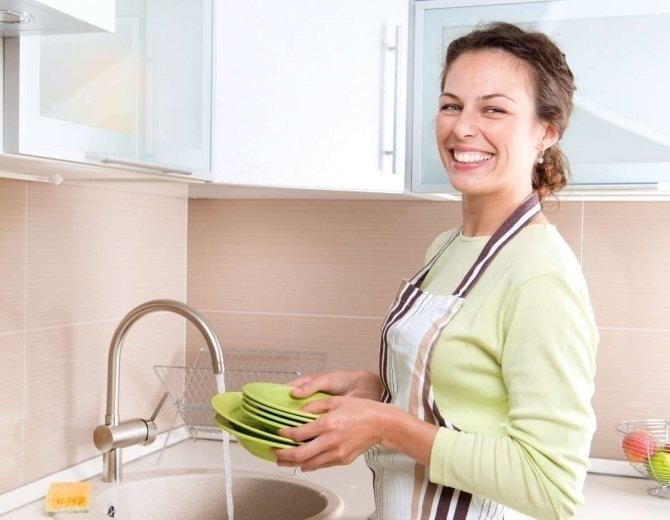 Женщина в зеленом домохозяйка