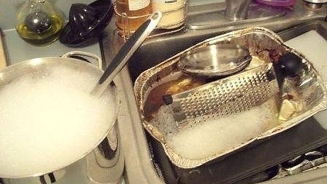 Как отмыть посуду от застарелого жира