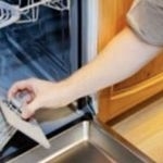 Что делать, если из посудомоечной машины не уходит вода