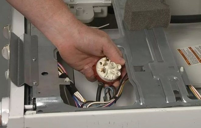 Бочок датчик уровня воды в стиральной машине бош