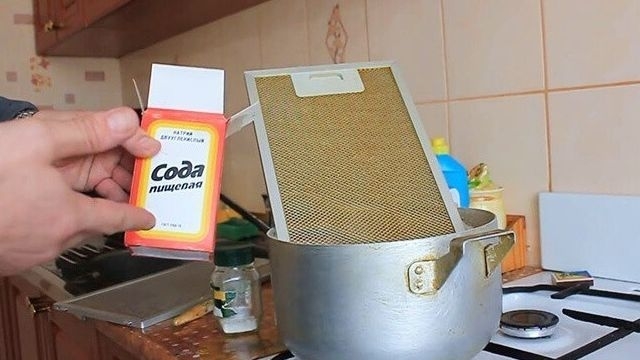 Как помыть вытяжку на кухне от жира. 7 средств, которые всегда под рукой