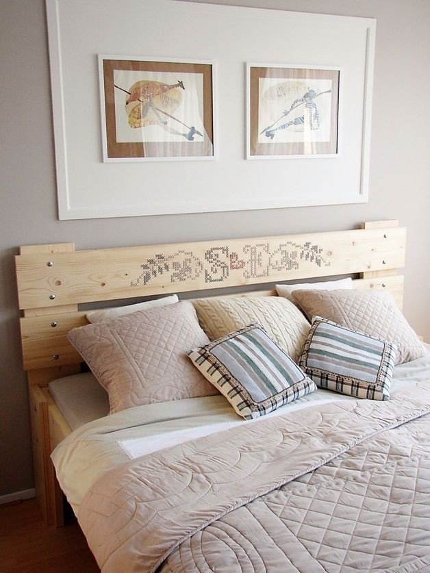 Кровать деревянная с изголовьем полочкой