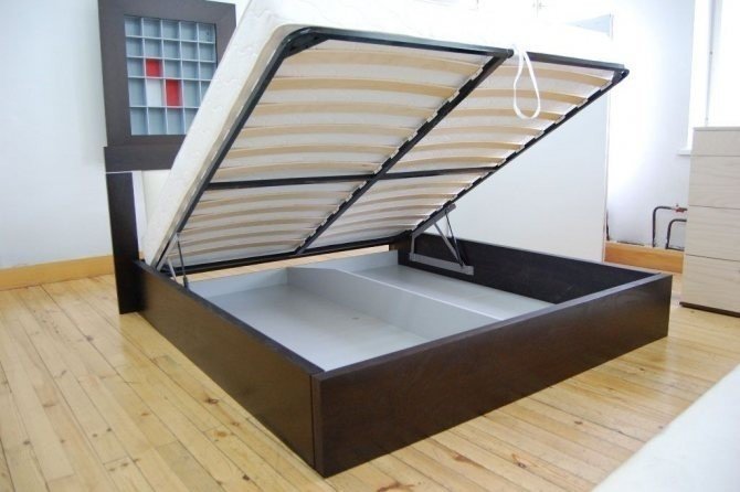 Кровать lux из много мебели с подъемным механизмом