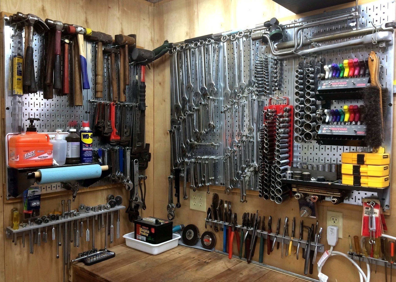 Панель для инструментов в гараж