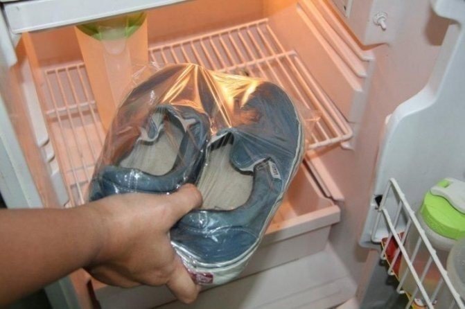 Ботинки в морозилке