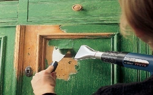 Снятие старой краски с деревянных дверей
