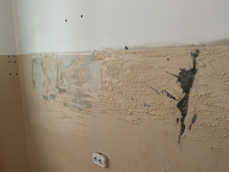 Демонтаж шпаклевки со стен