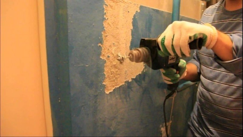 Насадка на дрель для удаления краски с бетонных стен