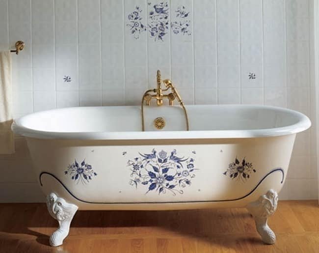 Стальная ванна с росписью