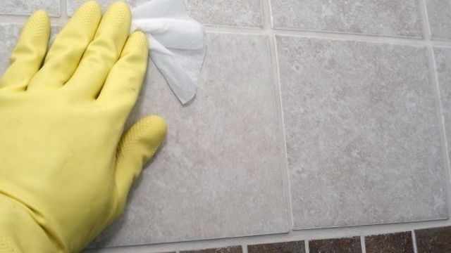 Как очистить керамическую плитку: 9 способов, как отмыть в ванной и на кухне своими руками от грязи, застарелого жира и налета