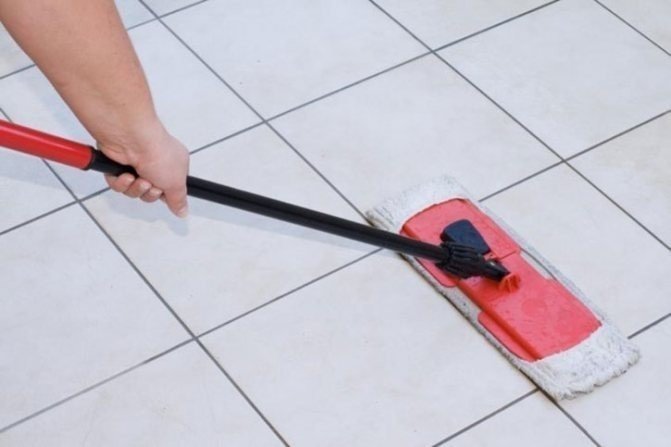 Очиститель швов кафельной плитки на полу