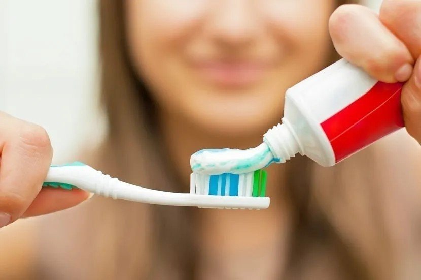Зубная щетка bis fluoride toothpaste