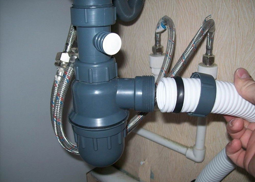 Подсоединение сливного шланга стиральной машинки к канализации