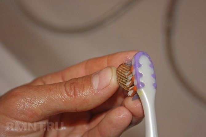 Использованная зубная щетка
