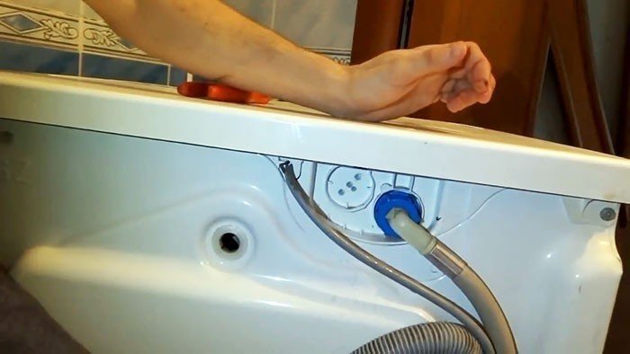 Шланги подачи воды в лоток для порошка стиральной машины