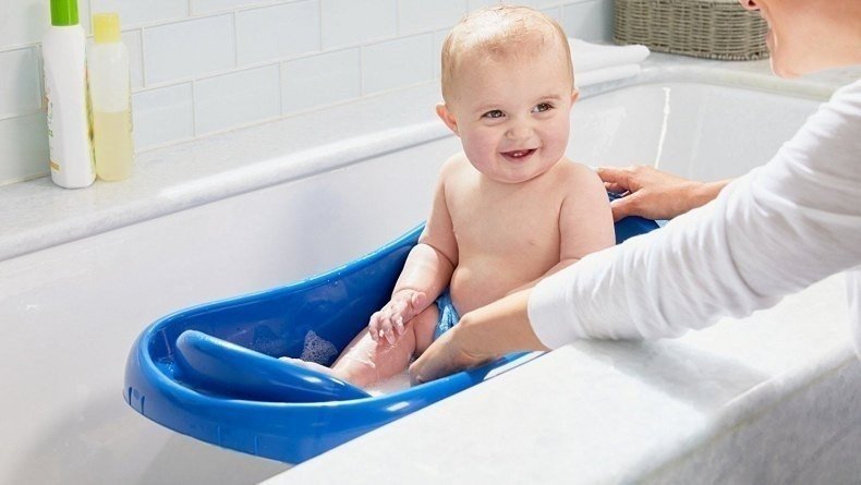 Сидушка для купания малыша в ванной