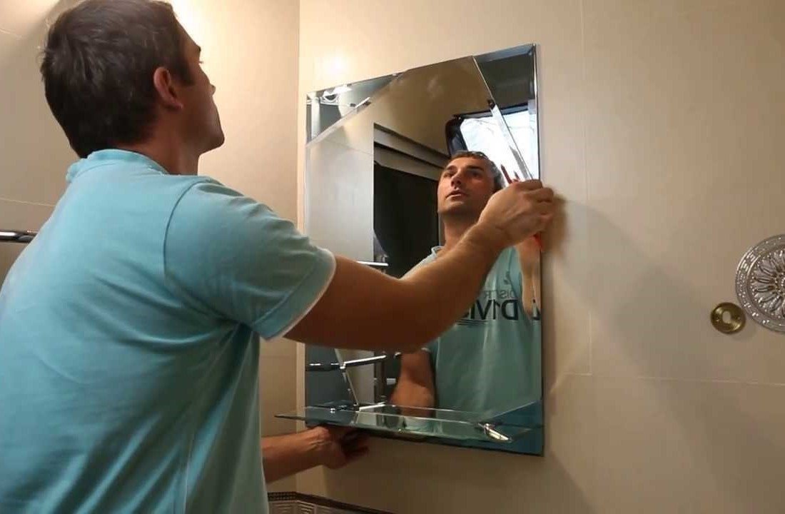 Крепление для зеркала на стену в ванной